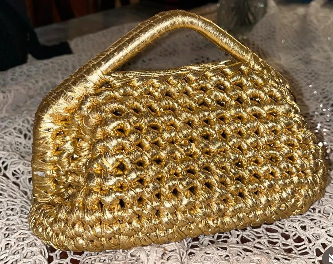 Metallic Clutch - Essentials